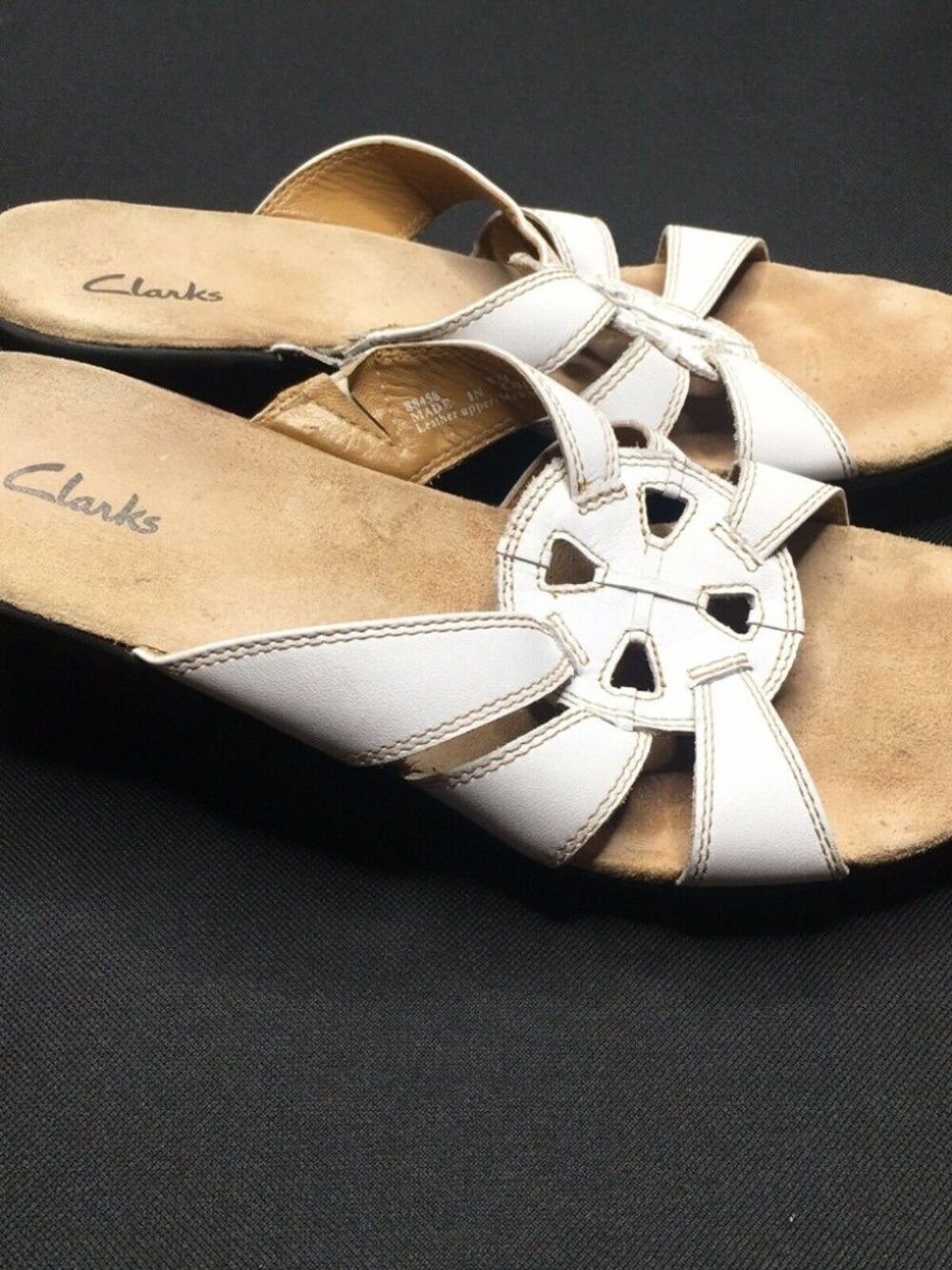 Clark's Size 8 White leather slides/sandals - Picture 3 of 9
